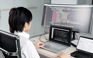伊春 api php源码,下载的php源码怎么运行呢？